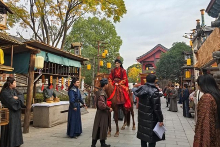 光明日報 | 橫店變“豎店”：浙江橫店這樣推動微短劇“出海”