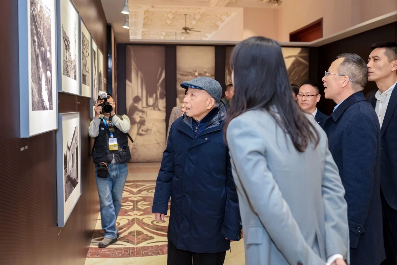 161741_946.jpg (127 KB)