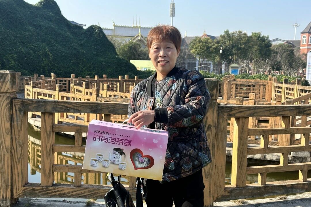 165701_421.jpg (171 KB)